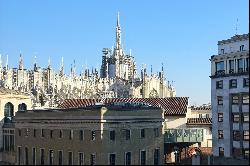 Elegant office/showroom with view of the Duomo