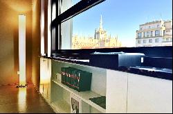 Elegant office/showroom with view of the Duomo