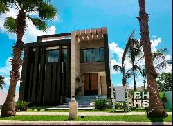 5964-House for Sale Puerto Cancun with Luxury Finishes, Cancún 77500