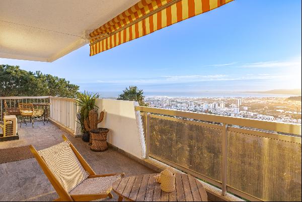 Top floor, residence with swimming pool, 2/3 rooms with panoramic sea view.
