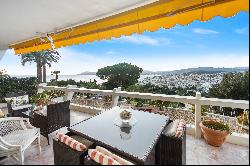 Cannes Californie, 1-bed apartment with a dominant view of the city and sea.