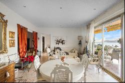 Cannes Californie, 1-bed apartment with a dominant view of the city and sea.