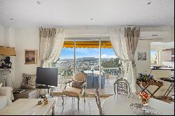 Cannes Californie, 1-bed apartment with a dominant view of the city and sea.