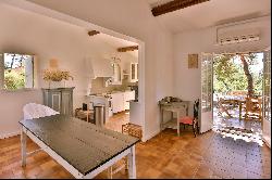 Cosy holiday home in Roussillon, Provence