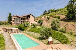 Prestigious farmhouse nestled in the hills of Monferrato