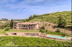 Prestigious farmhouse nestled in the hills of Monferrato