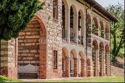 Prestigious farmhouse nestled in the hills of Monferrato