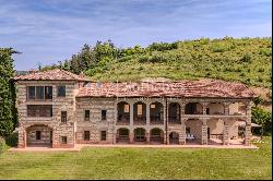 Prestigious farmhouse nestled in the hills of Monferrato