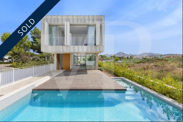 Modern newly built villa with large pool in Alcudia