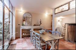 Lacoste - Superb property on extensive grounds with gîtes