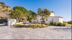 Andalusian-Nordic villa with panoramic views of Estepona Bay