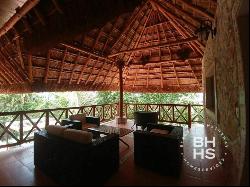 5545 - House for Sale with Dock at the Bacalar Lagoon, Cancún 77500