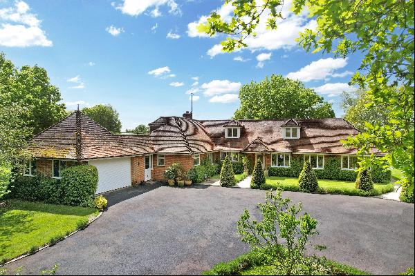 Nestled in the countryside, this six-bedroom family house offers wonderful lateral space a