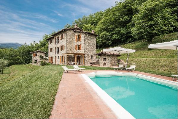 Beautifully renovated 5-bedroom farmhouse, with an annexe, land and swimming pool in Lucca