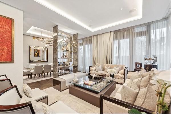 An impressive five bedroom apartment in the exclusive 77 Mayfair
