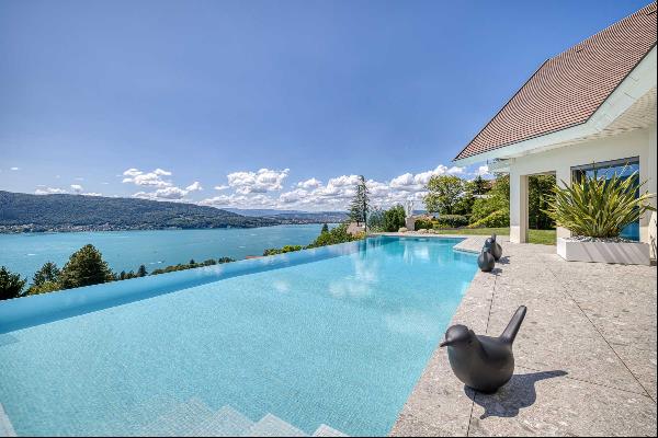 Exceptional property with panoramic view of Lake Annecy