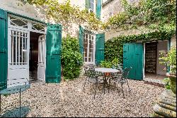 Family property in the historic center of La Rochelle