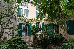 Family property in the historic center of La Rochelle