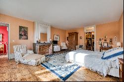 Family property in the historic center of La Rochelle