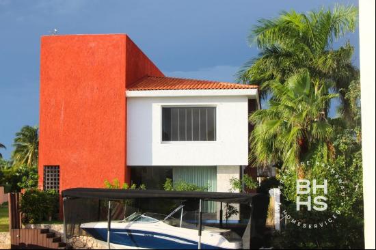 3535 - House for sale Isla Dorada, Isla Amorosa 6 Hotel Zone Can, Cancun 77500