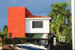 3535 - House for sale Isla Dorada, Isla Amorosa 6 Hotel Zone Can, Cancun 77500