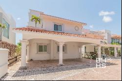 3181 - Home for sale Isla Dorada in front of the Canal in Isla M, Cancún 77500