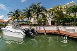 3181 - Home for sale Isla Dorada in front of the Canal in Isla M, Cancún 77500