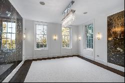 Magnificent detached family house in Hampstead