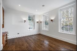 Magnificent detached family house in Hampstead