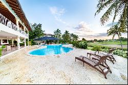 Las Lomas 7: Luxurious 7 BR Villa in a Traditional Design