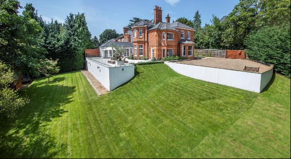 A perfect blend of period charm and modern luxury.  This elegant 6-bedroom Victorian home 