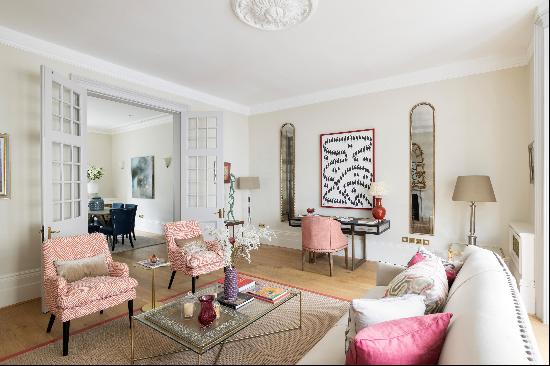 A superb 3 bedroom duplex apartment for sale on Hyde Park Gate, SW7.