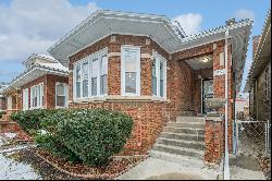  over-sized Chicago bungalow