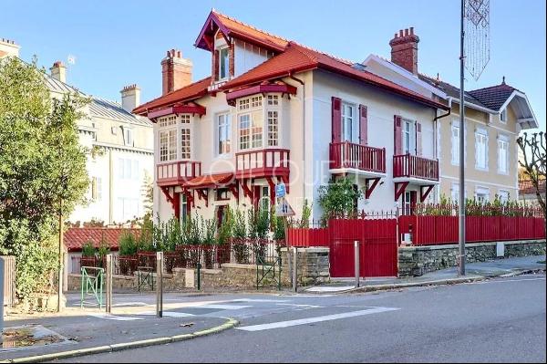 BIARRITZ AN ENTIRELY RENOVATED TOWN HOUSE