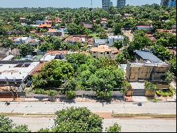 Land on Molas López Avenue