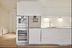 Luxurious apartment with lift and parking garage close to the Vondelpark