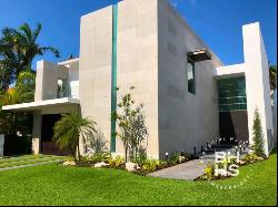 5504 - House for sale in front of the lagoon Isla Dorada Cancun , Cancún 77500