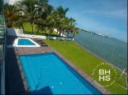 5504 - House for sale in front of the lagoon Isla Dorada Cancun , Cancún 77500