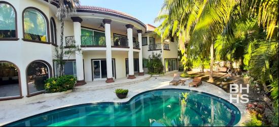 5551 - Cancun Villa Magna home for sale with pool Mallorca 13, Cancún 77500