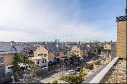 240 sqm luxury penthouse with views and terrace for sale in Enci, Madrid 28055