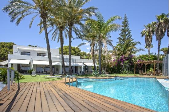 Luxury villa with panoramic sea views in Pinares de San Anton, Málaga 29018