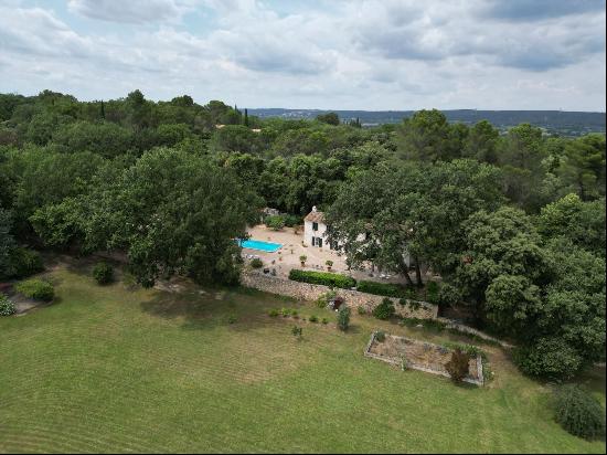 Uzes - Avignon, Domaine de 4.5 Ha au calme absolu