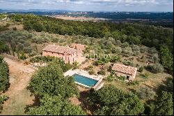 Luxurious 6 bedroom villa with pool near Siena