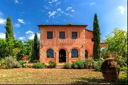 Luxurious 6 bedroom villa with pool near Siena