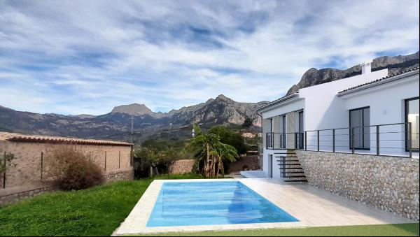 very special villa with guest apartment and pool in Soller