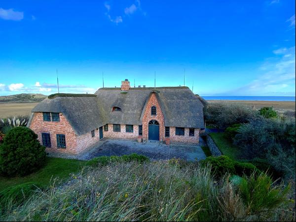 villa on a large property on the mudflats