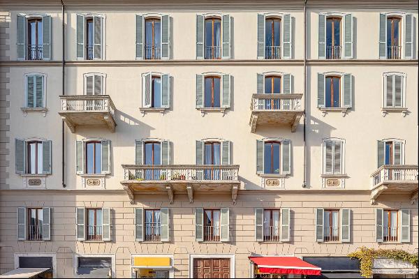 Multi-level bright apartment in Brera