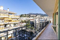 3-room apartment in the city centre of Menton, a short stroll from the seafront.