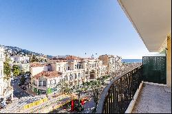 3-room apartment in the city centre of Menton, a short stroll from the seafront.