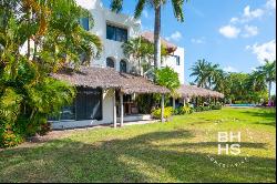 5797 - House for Sale Villa Sicilia Cancun Hotel Zone, Cancún 77500